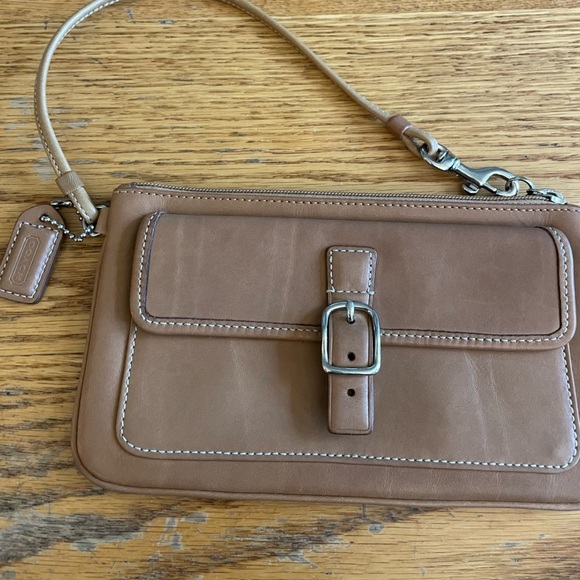 Vintage COACH Leather Soho Wristlet Buckle Pocket‎ - British Tan​ - Picture 3 of 10